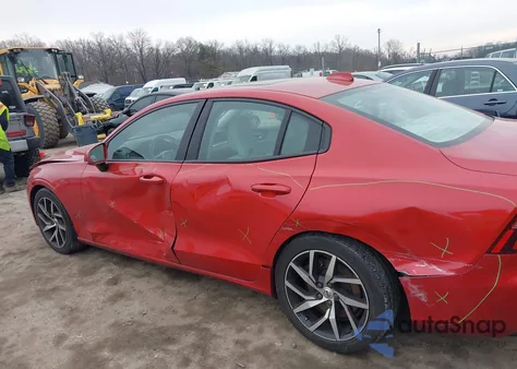 2020 Volvo S60 T6 Momentum z USA, uszkodzony, nr VIN 7JRA22TK7LG045036